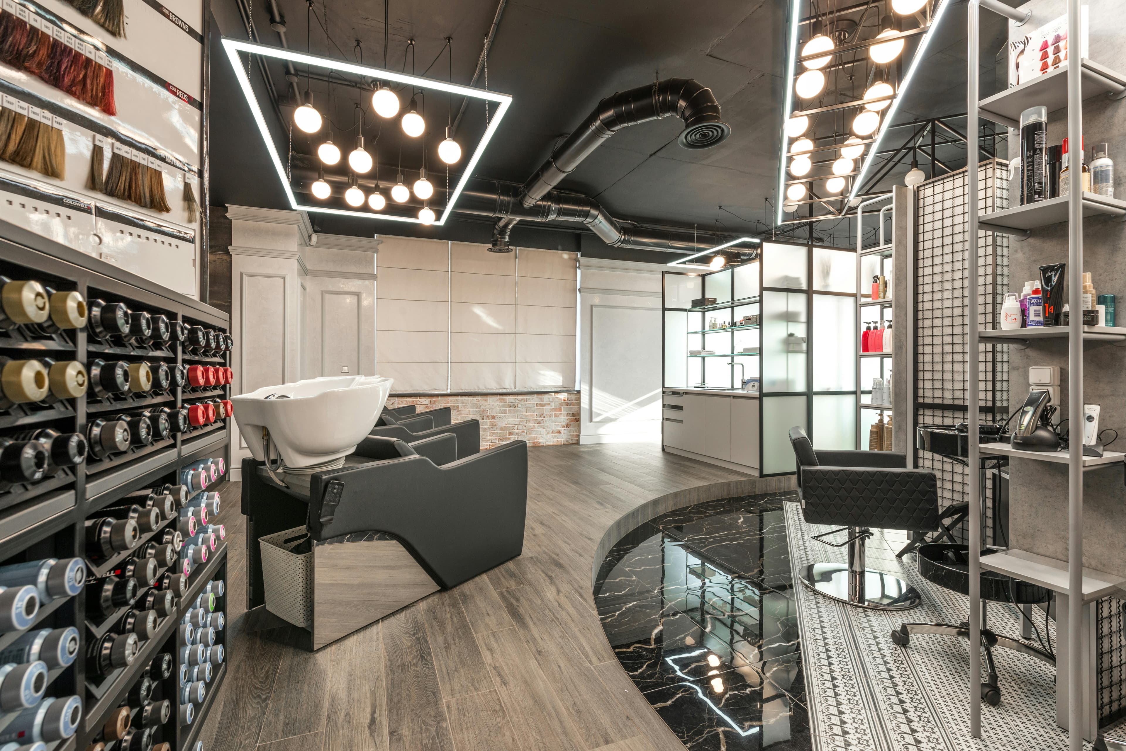 Mitarbeiter im Salon, Slot-Konflikte vermeiden